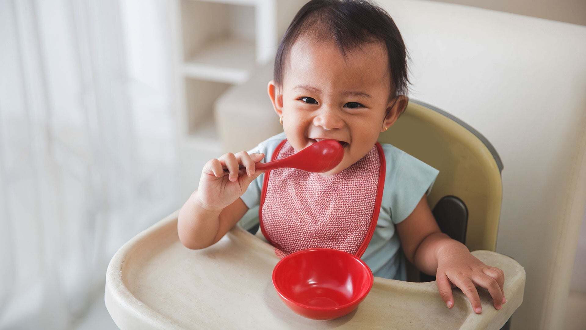 Baby’s Growing Mealtime Skills at 12 Months