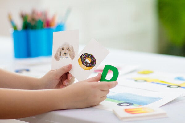 Colorful abc phonics flashcards to help preschool children with visual learning.