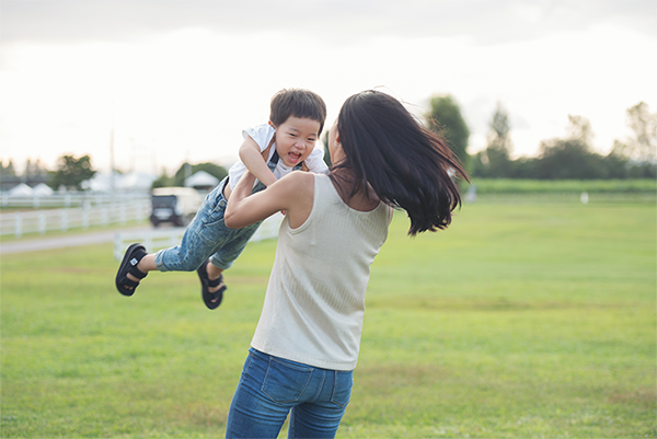 experience mom bonding through play