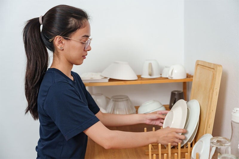 Young Asian woman separate the plates used by person with monkeypox