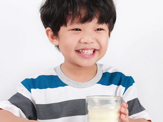 How Moms Can Give Their Kids a Head Start: The Advantages of Drinking Milk