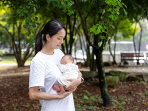 Your newborn baby deserves a safe first trip out—to a quiet park or a small gathering at Lolo and Lola’s house. Learn how to keep your little one comfy and protected.