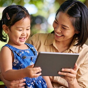 Expose Your 4-Year-Old to Gadgets in a Healthy Way Expose Your 4-Year-Old to Gadgets in a Healthy Way