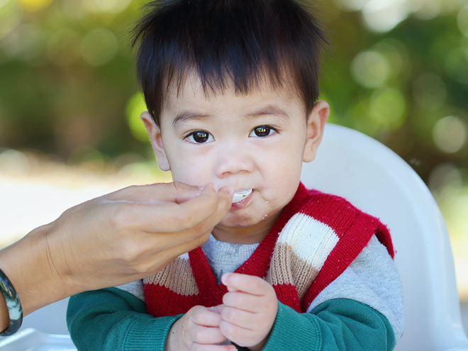 Feeding Challenges: Burping, Hiccups and Spitting Up Feeding Challenges: Burping, Hiccups and Spitting Up