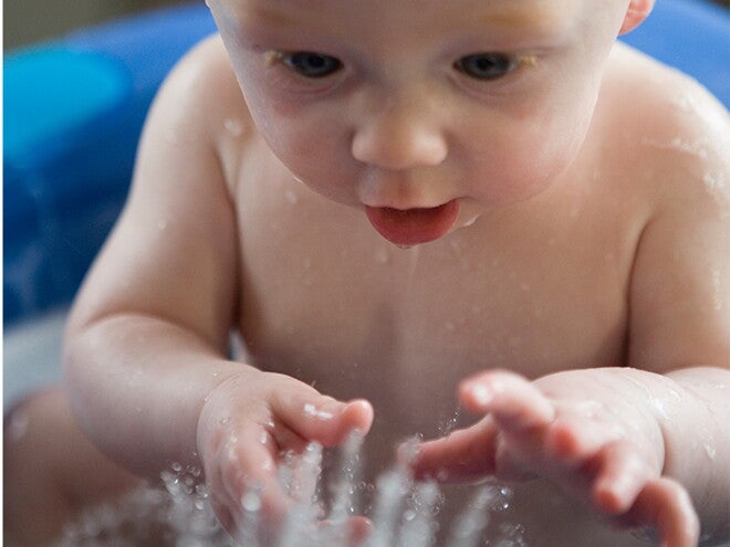 How to Bathe a Newborn Baby How to Bathe a Newborn Baby