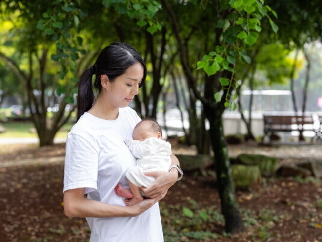 Your newborn baby deserves a safe first trip out—to a quiet park or a small gathering at Lolo and Lola’s house. Learn how to keep your little one comfy and protected.